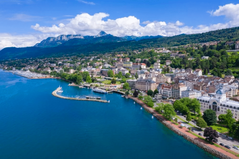vue aérienne d'Evian-les-Bains